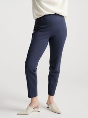 Quince Ultra-Stretch Ponte Pintuck Ankle Pants